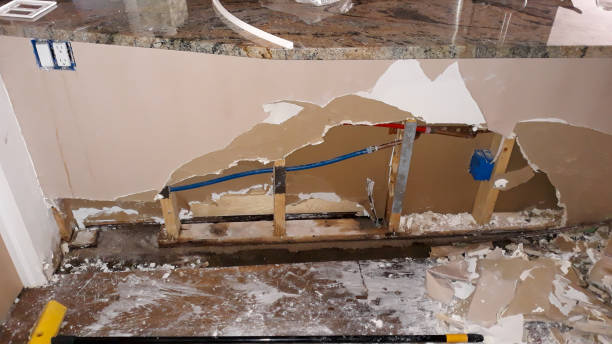 Water damage restoration process in Frostproof, FL